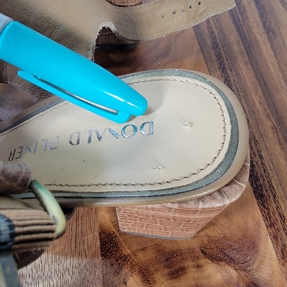 Donald Pliner Pasha Slingback Sandal Heels Croc Embossed Leather Size 7 - Picture 16 of 17